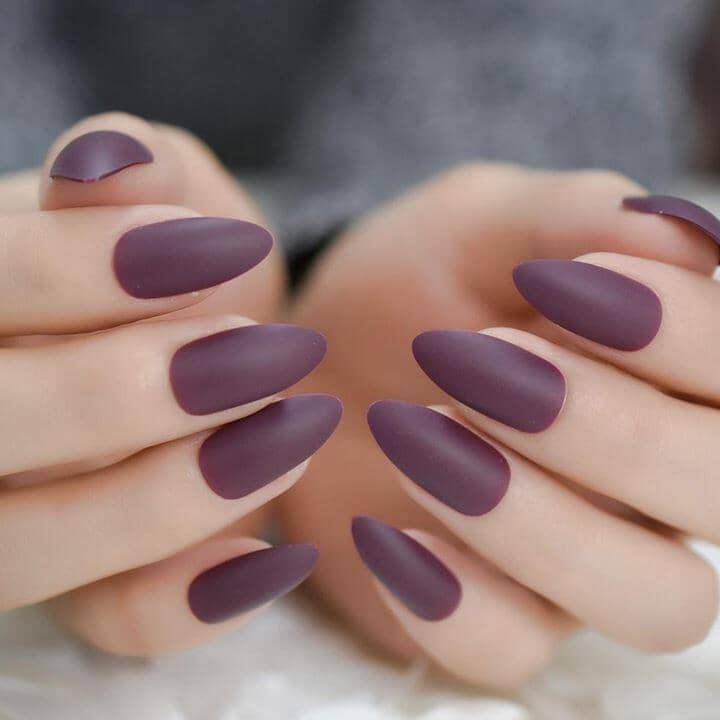 Couche de finition à ongles mate givrée